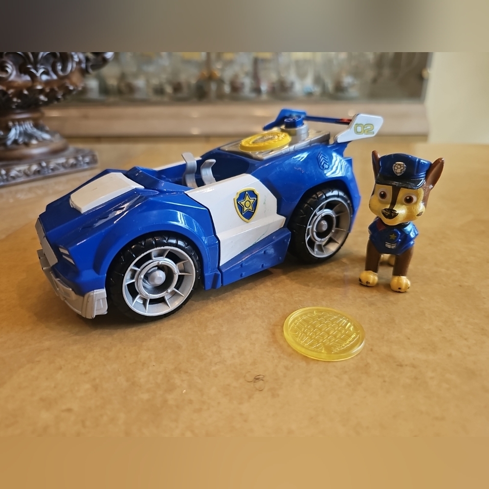 Paw Patrol Chase Deluxe Movie Transforming Car And Deluxe Chase Figure